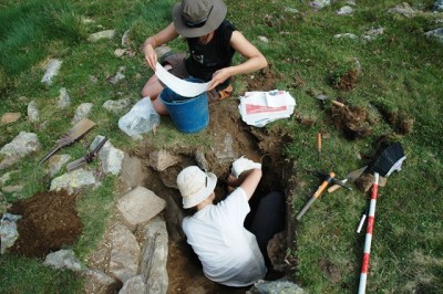 Extracció de mostres per a micromorfologia a Aigols Podrits (Coma de Vaca).