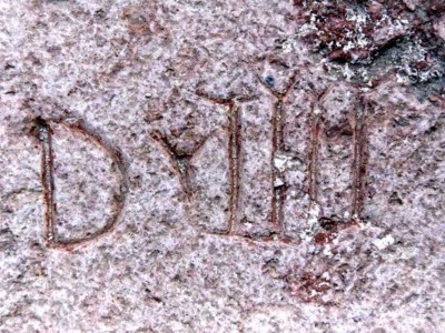 Marca en un fust del teatre romà de Cartagena. Foto: B. Soler.