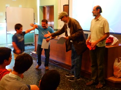 Moment del lliurament d'un diploma. Al centre, el director de l'ICAC, Joan Gómez Pallarès.