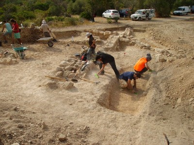 Muralla de ponent i fossat.