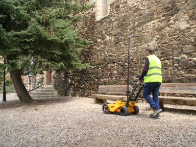 Prospecció amb georadar a la sagrera de l’església de Llívia.