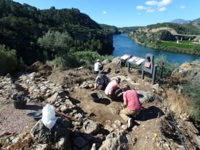 Extrem sud del jaciment, on han aparegut noves estructures i s'ha documentat el tapiat del carrer central en un moment probablement tardà del poblat.
