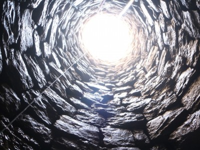 Vista des de l'interior del pou.