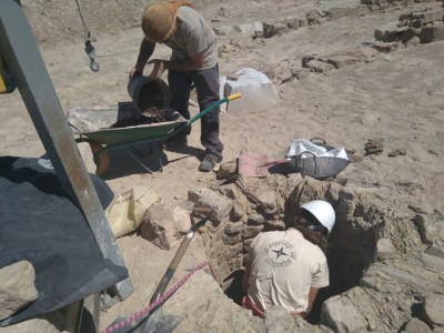 Treballs d'excavació en el pou.