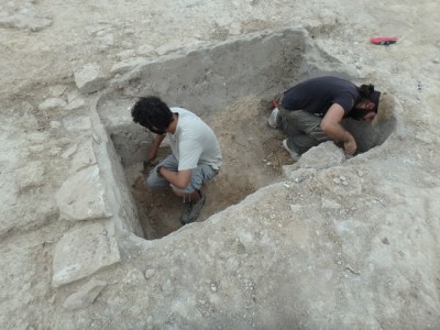 Cisterna en procés d’excavació.