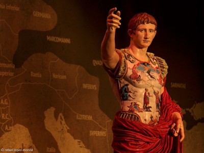 Estàtua d'August de Prima Porta policromada. Hipòtesisi execució dels restauradors Emma Zahonero i Jesús Mendiola. Foto: Rafael López-Monné.