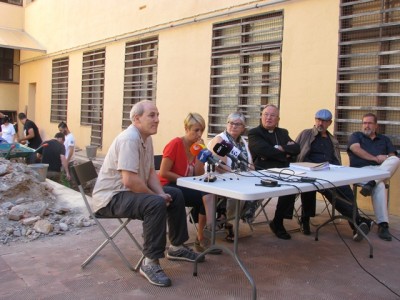 Roda de premsa a peu d'excavació. D’esquerra a dreta, Josep M. Macias (ICAC), Imma Teixell (ICAC), Maite Miró (cap del Servei d'Arqueologia i Paleontologia del Departament de Cultura), Mons. Jaume Pujol (arquebisbe de Tarragona), Joan Gómez Pallarès (director de l’ICAC) i Andreu Muñoz (MBT/ICAC).