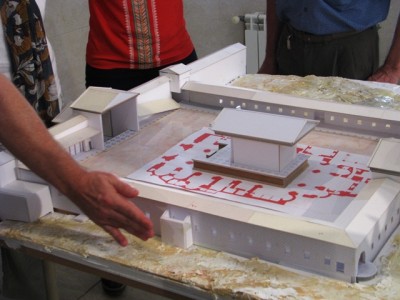 maqueta del recinte de culte imperial (temple d’August).