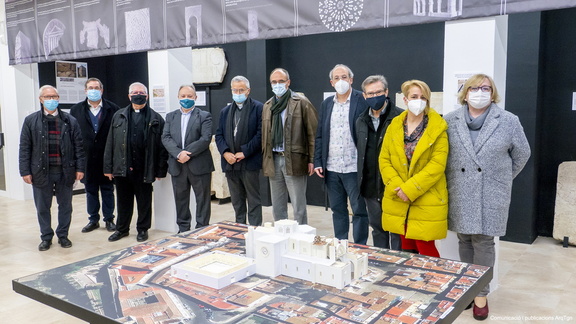 Assistents a l'acte d'inauguració de la sala Tarracròpolis. D'esquerra a dreta, aoñghadhdgñahgñdaofhgñh. Foto: Arquebisbat de Tarragona, Santi Grimau.