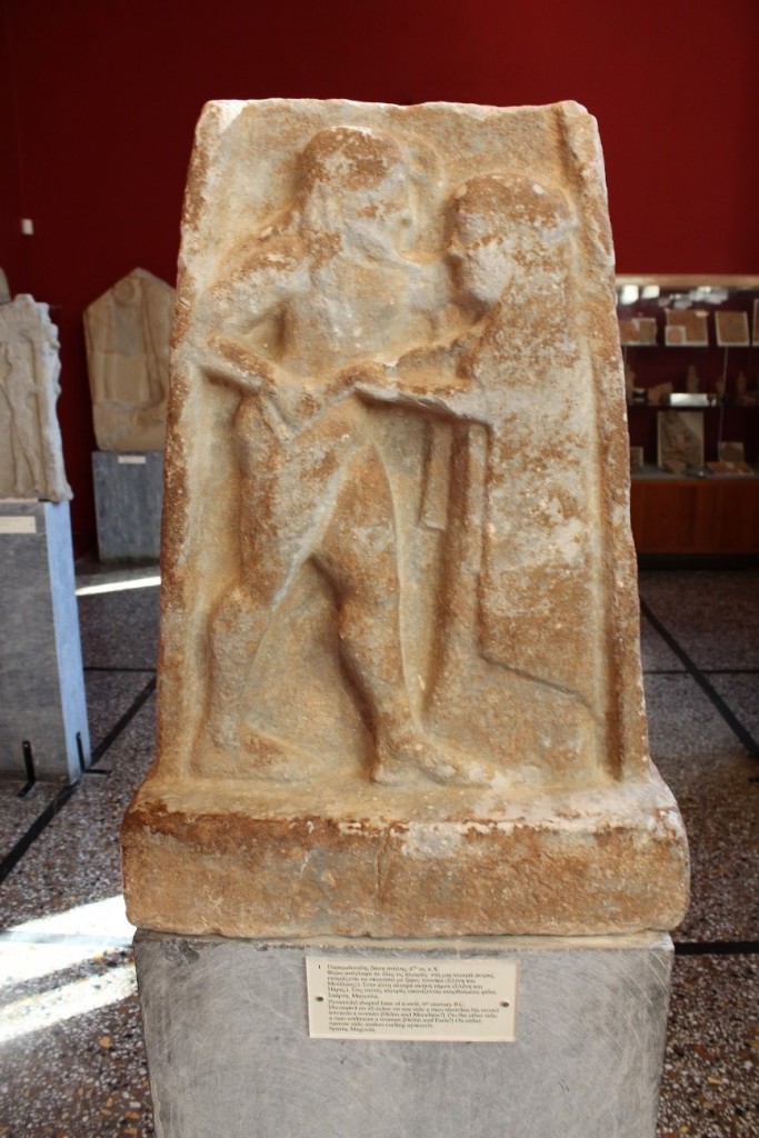 Estela dels dos matrimonis de Helena. Peça exposada al Museu Arqueològic d'Esparta. Foto: Elena Duce.