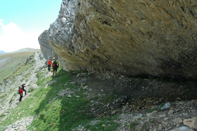 L'equip GIAP fent tasques de prospecció arqueològica a l'entorn de Coma de la Vaca (Queralbs, Ripollès). Foto: ICAC, 2014.